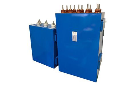 和諧電力機(jī)車中間直流電路支撐電容器的功能是什么？